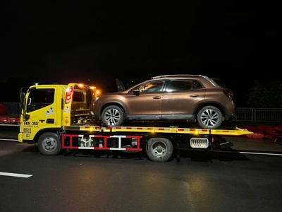 鄢陵县南坞镇道路救援 搭电送油、专业吊车、汽车脱困与拖车服务全方位守护